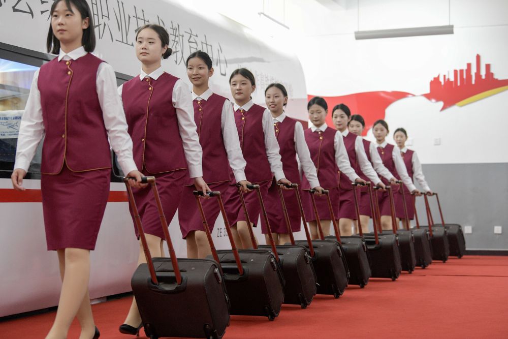 鏡觀·領(lǐng)航 | 教育強(qiáng)則國(guó)家強(qiáng) 以禮儀服務(wù)塑造新時(shí)代文明風(fēng)尚